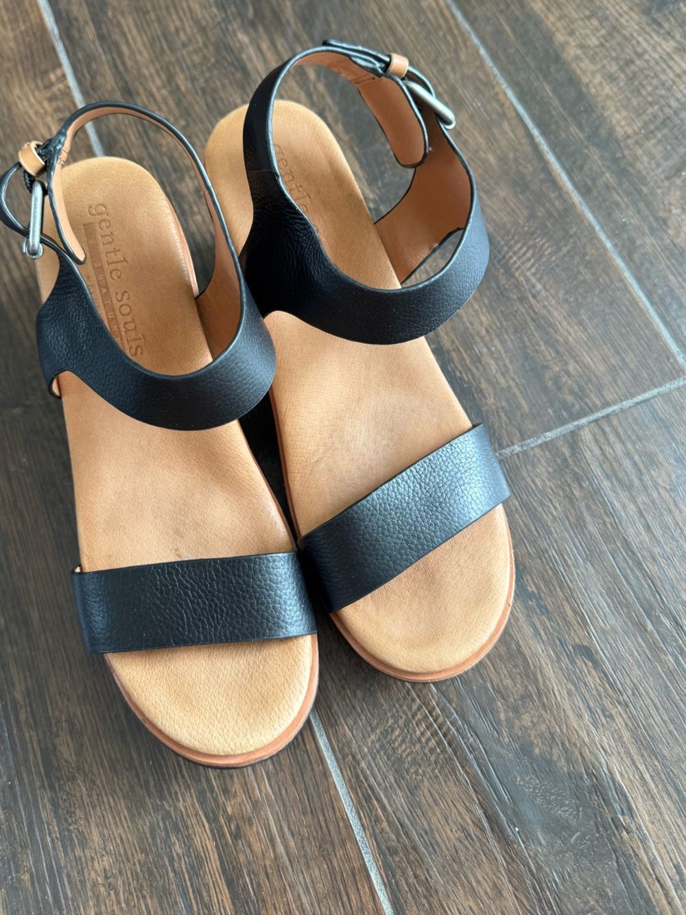 🖤 Gentle Souls by Kenneth Cole "Judi" Leather Wedge Sandals 🖤